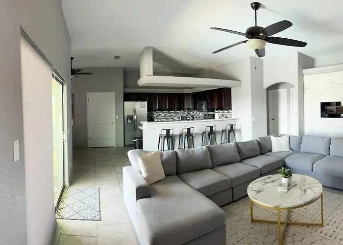 Havasu Retreat! Pool, Spa, Gym & View